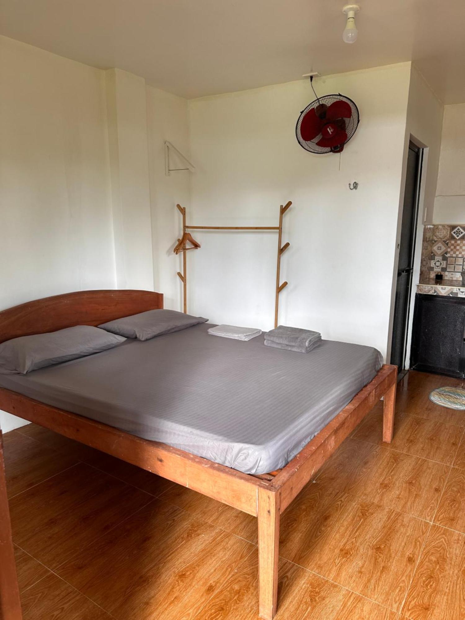 Cris & Mar Homestay Burgos  Экстерьер фото