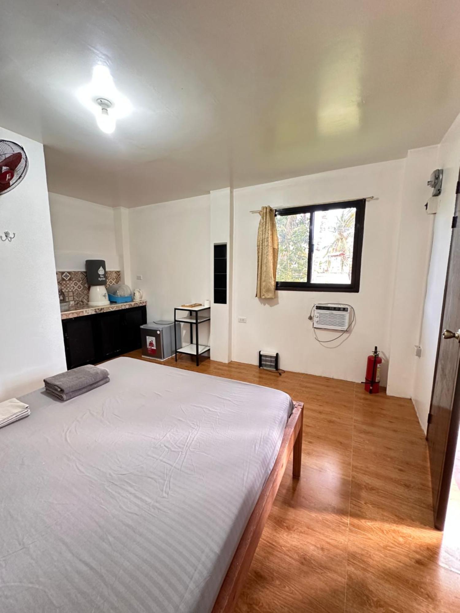 Cris & Mar Homestay Burgos  Экстерьер фото