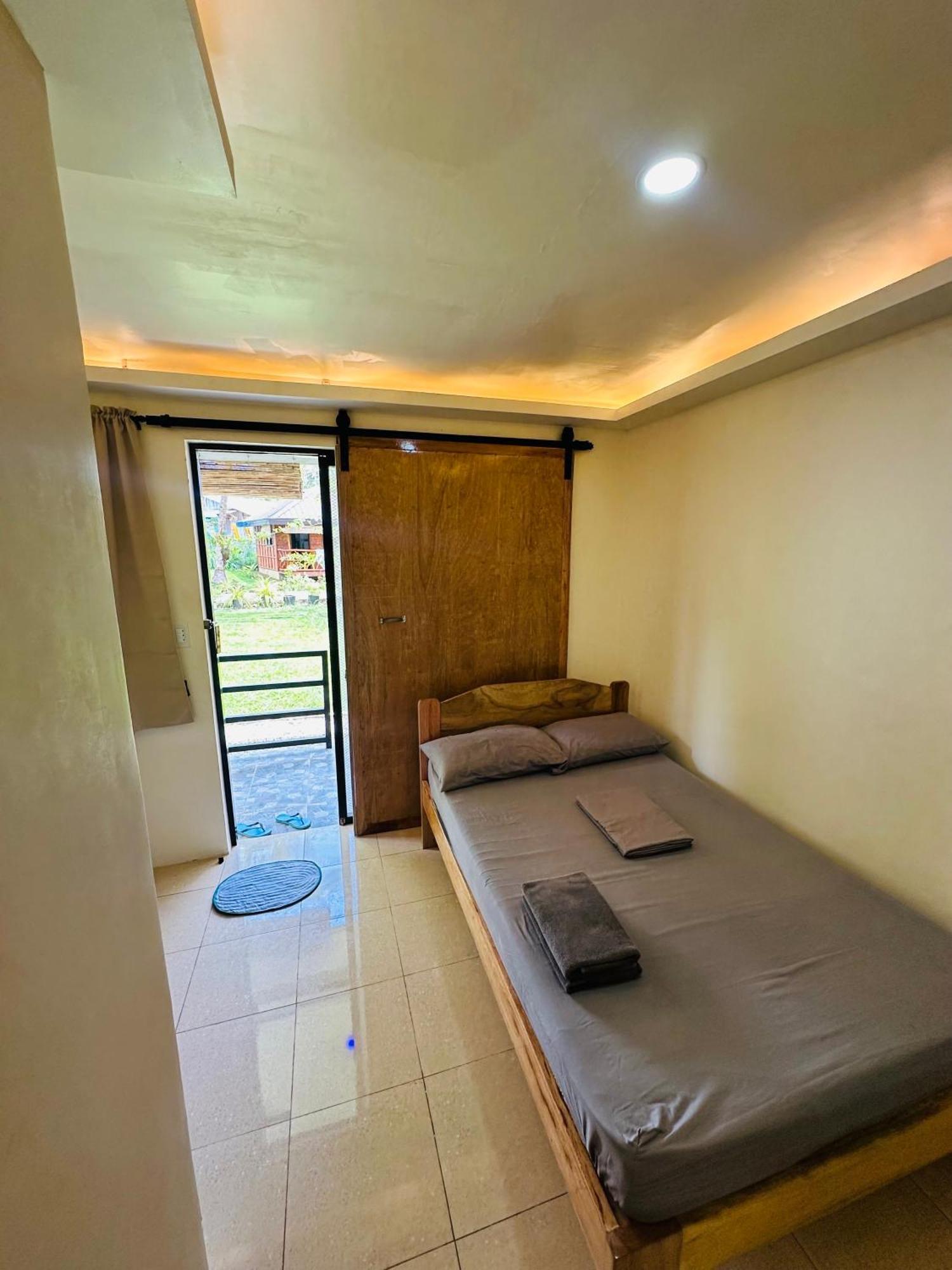 Cris & Mar Homestay Burgos  Экстерьер фото